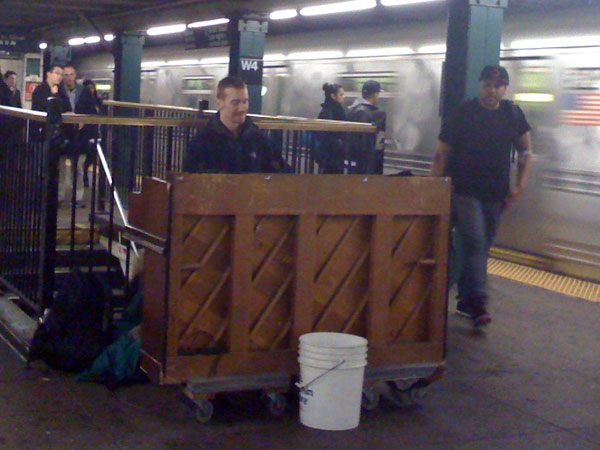 subway-piano-2.jpg