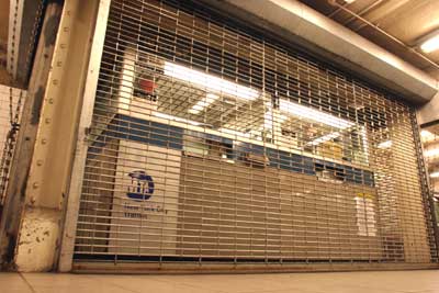 2005_02_closedticketbooth.jpg