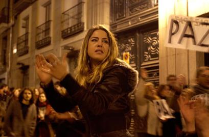 spain-girl-applaud.jpg